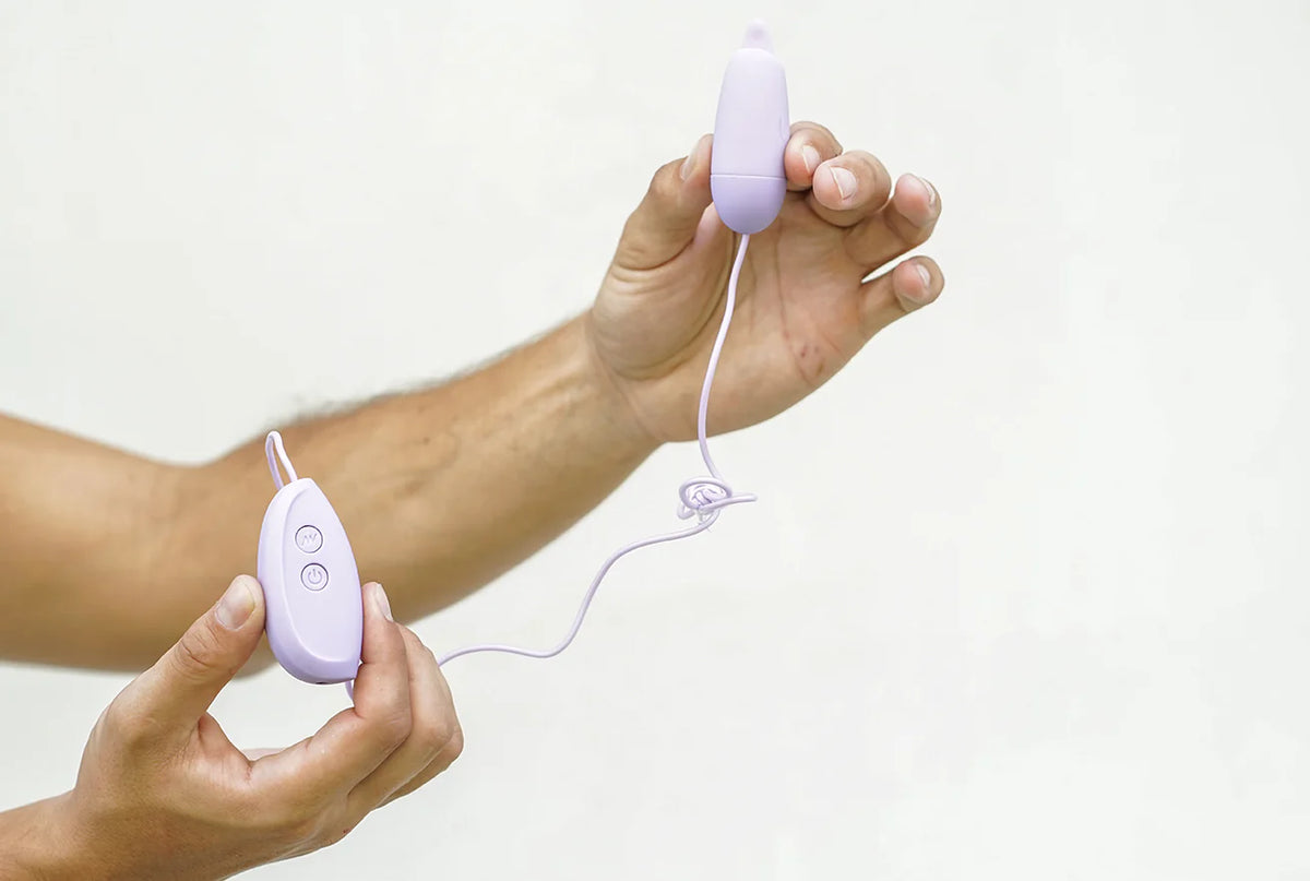 ELLIE Rechargeable Wired Bullet Vibrator