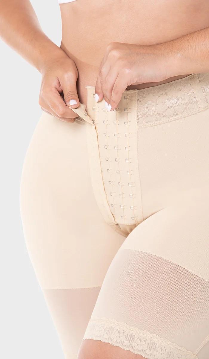 HOURGLASS TYPE SHORTS WITH CLIPS F00428