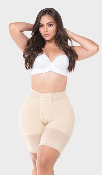 HOURGLASS TYPE SHORTS WITH CLIPS